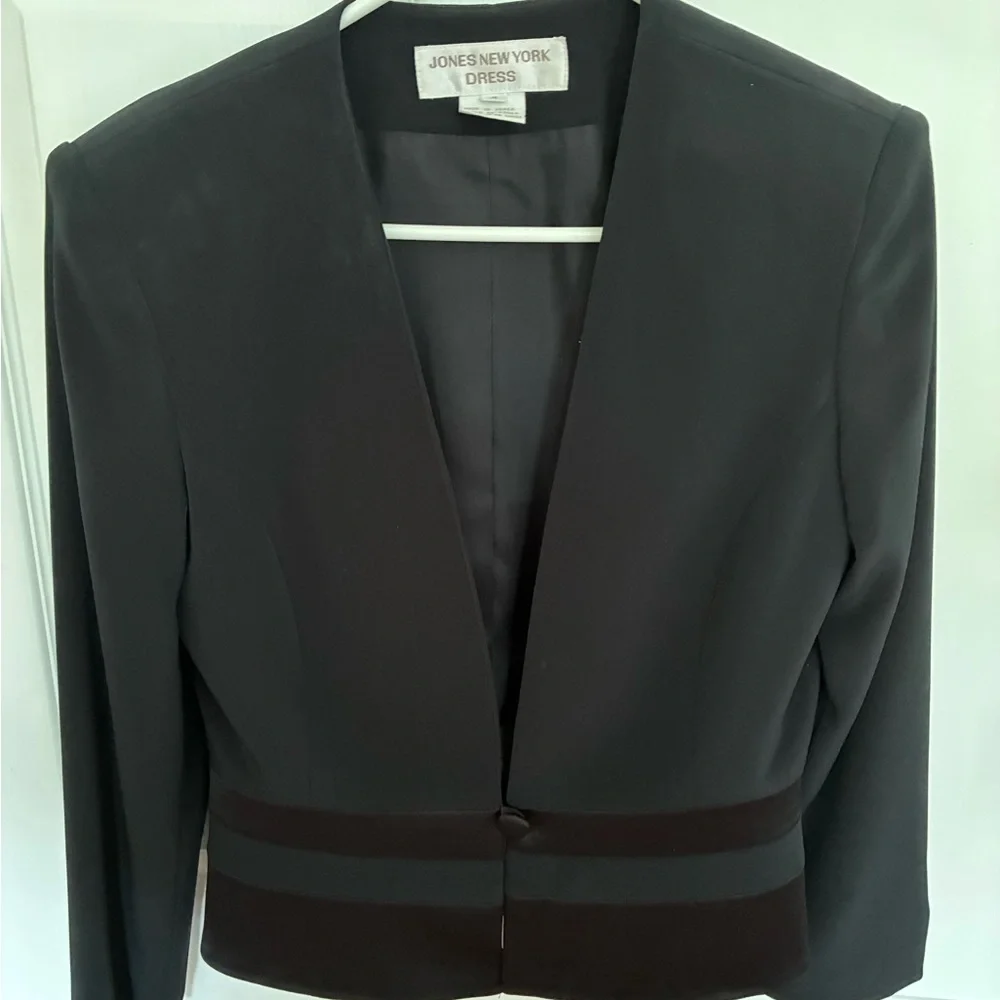 Jones New York Vintage Black Blazer  Jacket with satin detail and 1 button